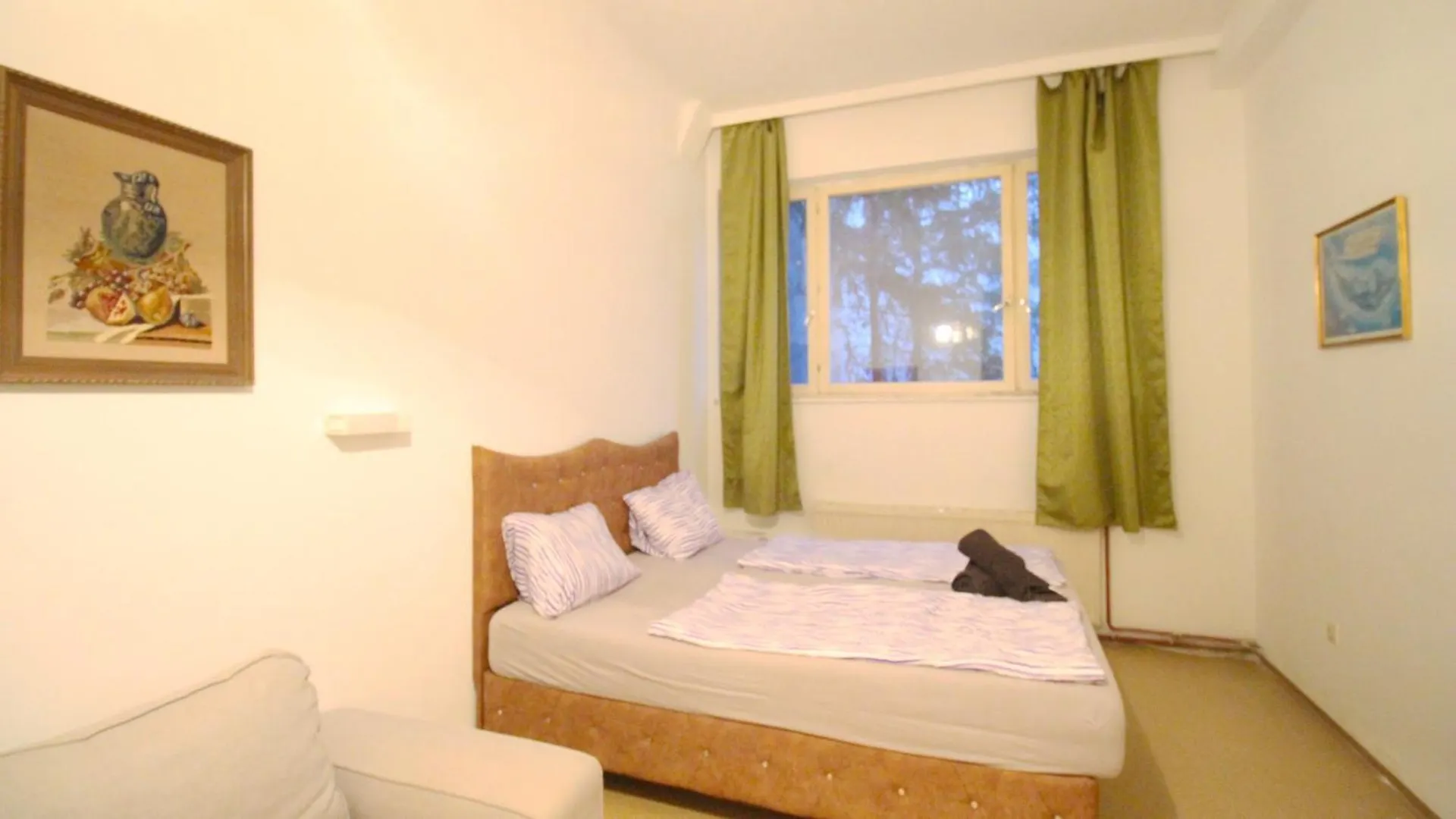 Triple Room In Hutteldorfer Strasse Area Vídeň 0*,  Rakousko