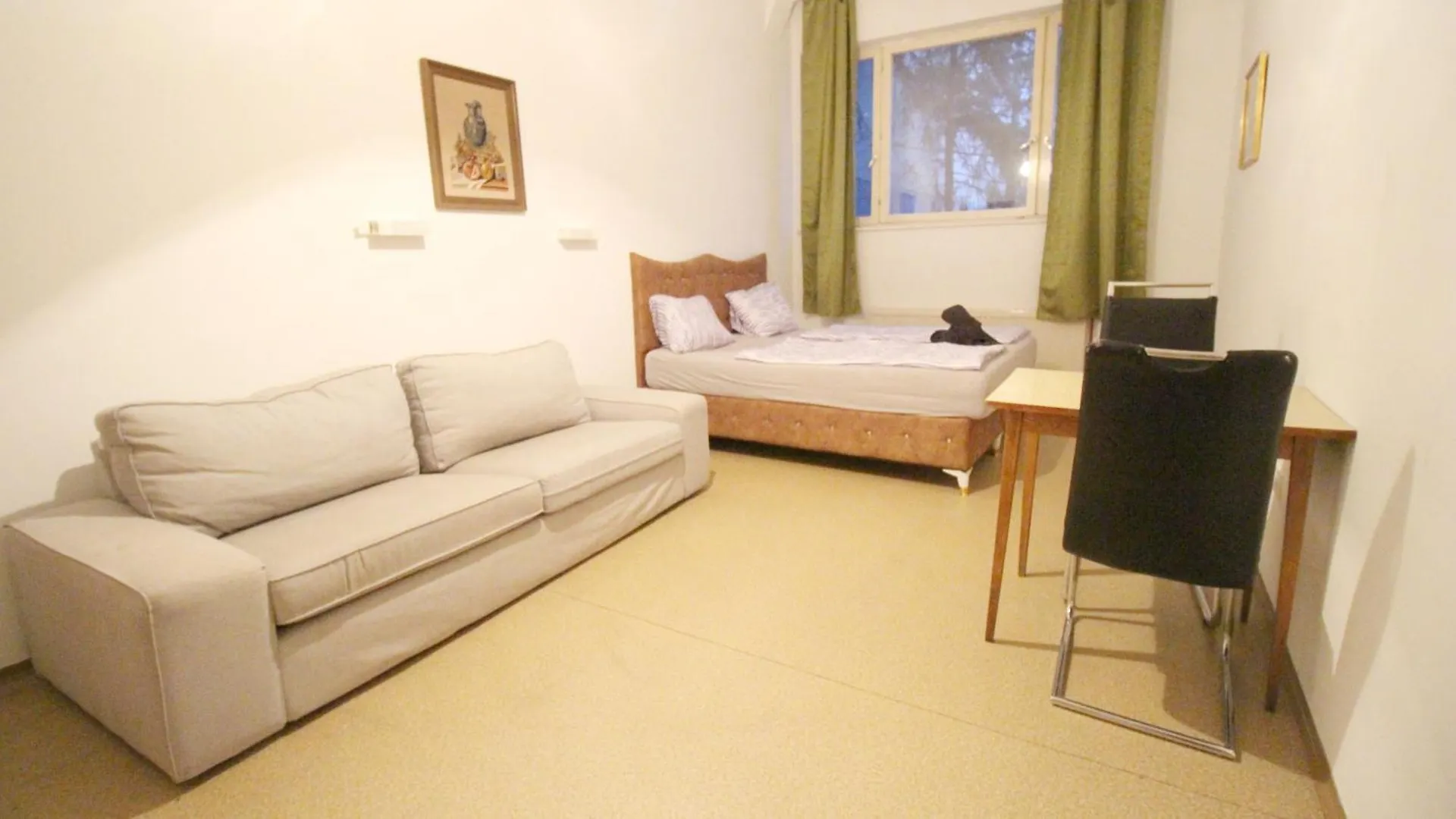 Triple Room In Hutteldorfer Strasse Area Vídeň