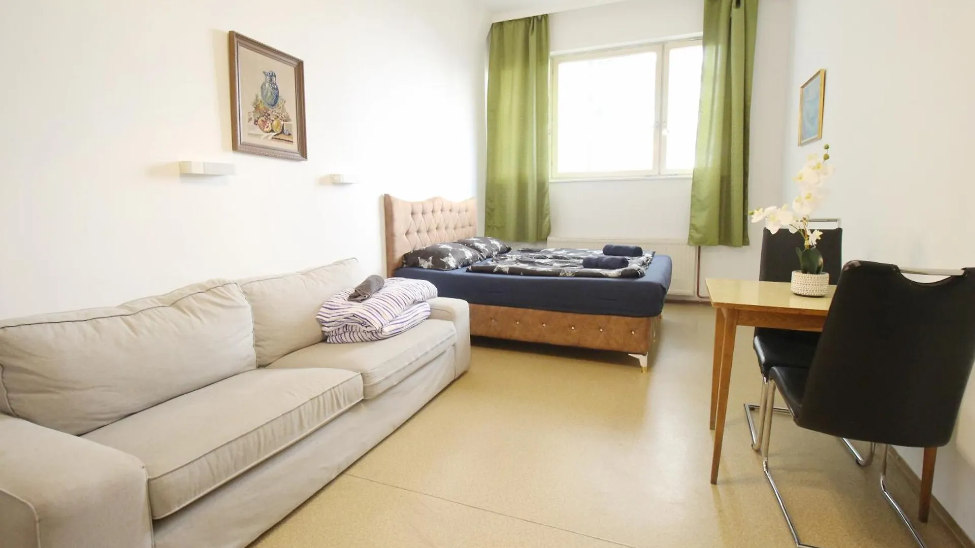 Triple Room In Hutteldorfer Strasse Area Vídeň 0*,  Rakousko