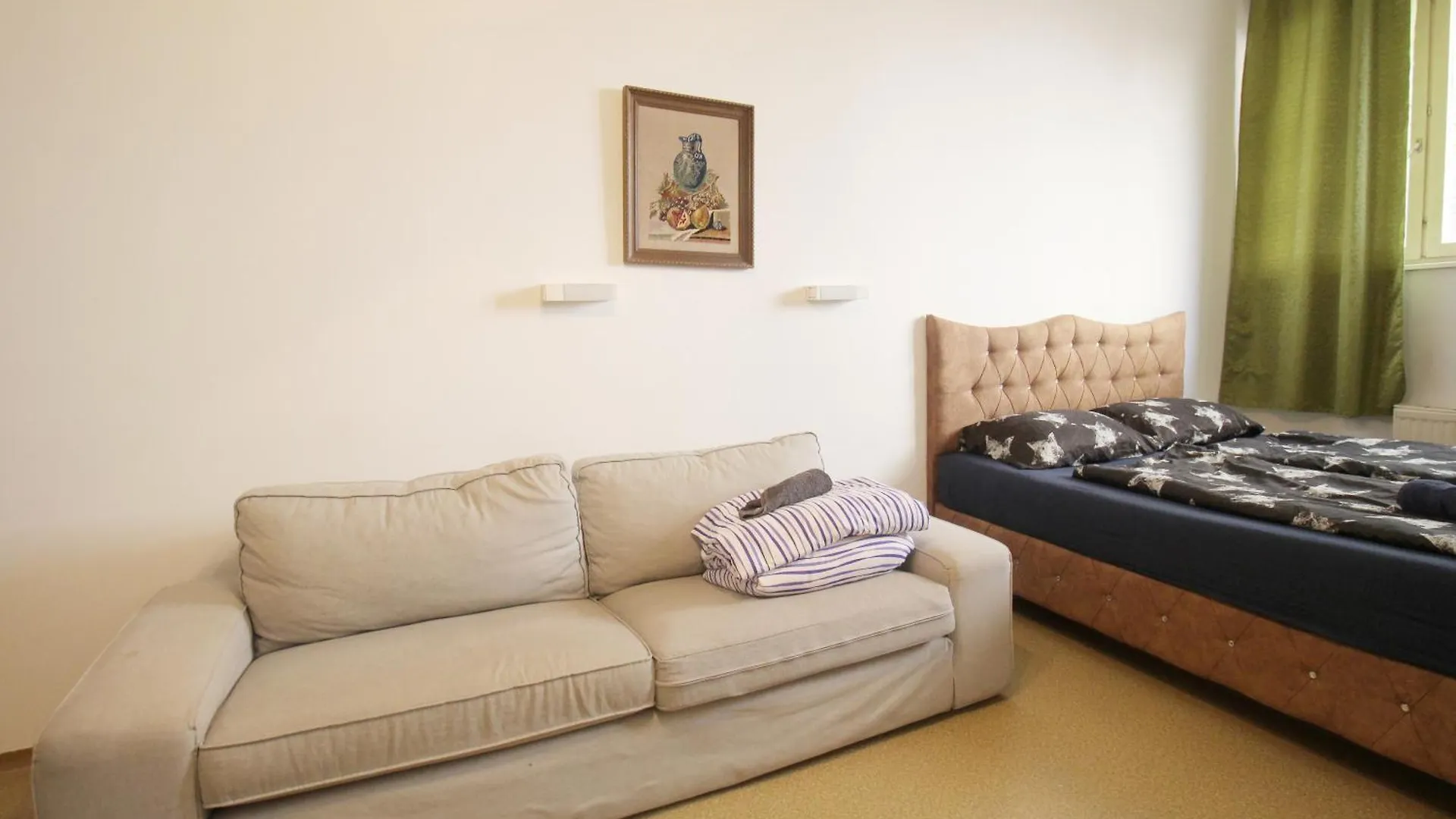 Triple Room In Hutteldorfer Strasse Area Vídeň